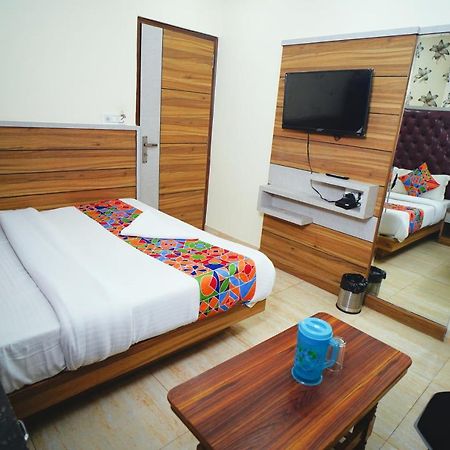 Hotel Delhi Darshan Deluxe-By Rsl Hospitality New Delhi Eksteriør billede