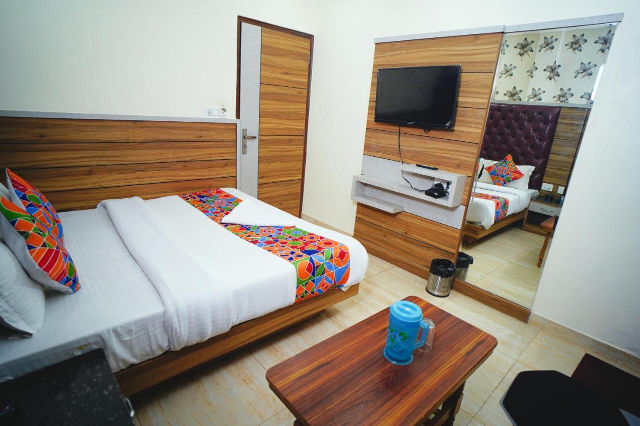 Hotel Delhi Darshan Deluxe-By Rsl Hospitality New Delhi Eksteriør billede